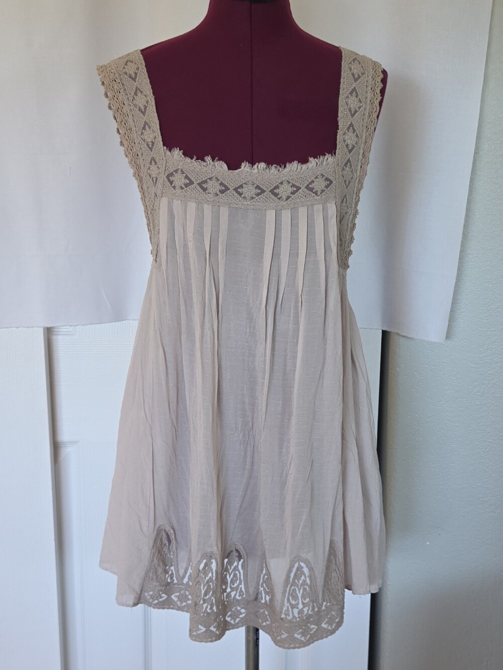 Intimately Free People  Blush Cream Lace Hem Trapeze Slip Size xs Fairycore